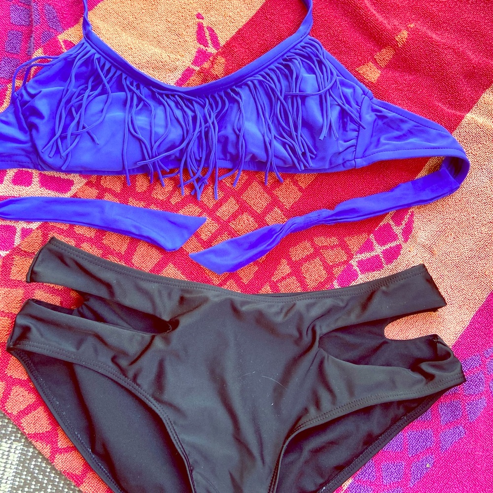 Black and blue bikini with fringe 💙